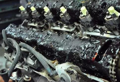 難以清洗的機器油污