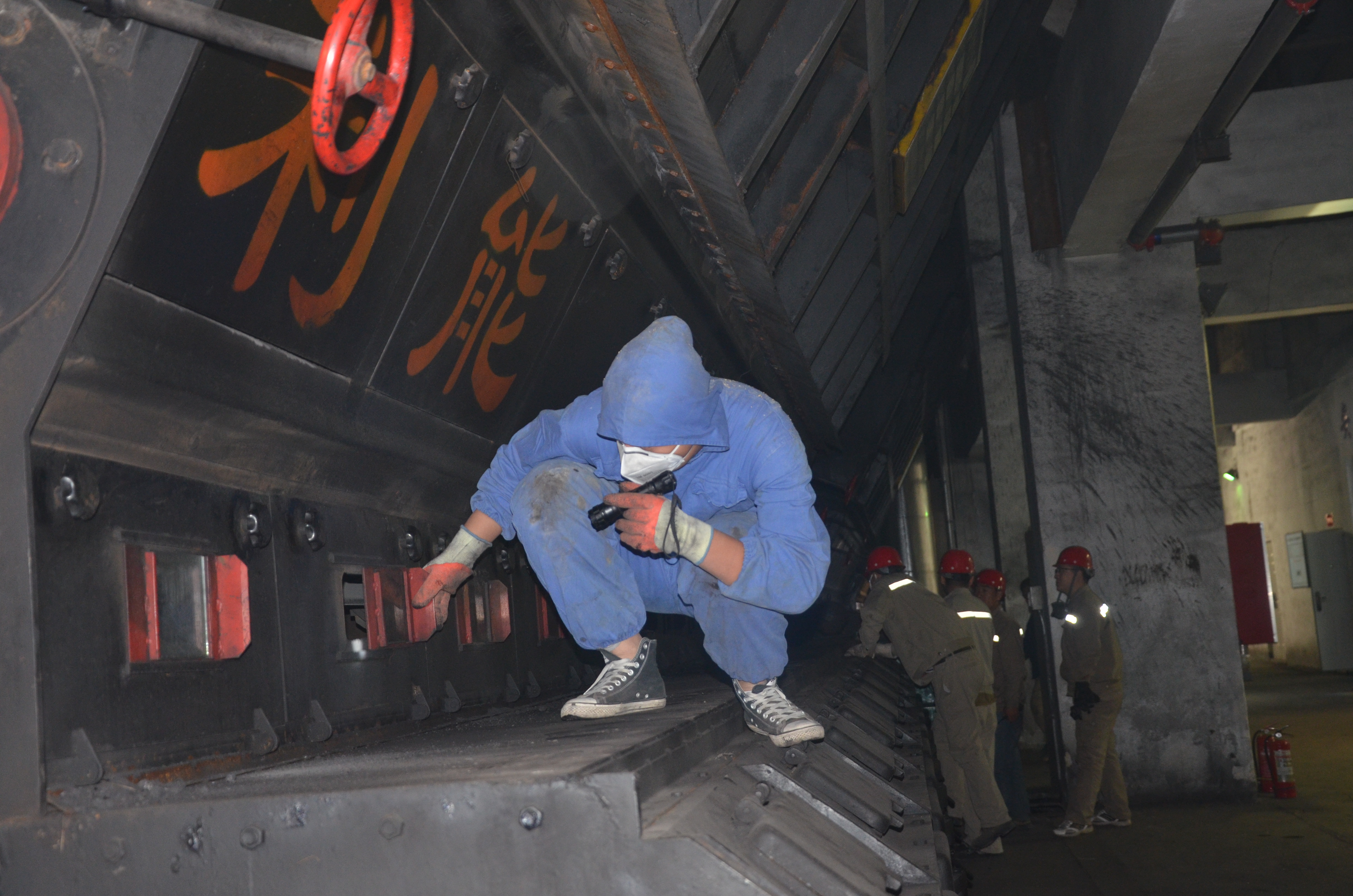 燃煤鍋爐點(diǎn)火.jpg 燃煤鍋爐點(diǎn)火.jpg